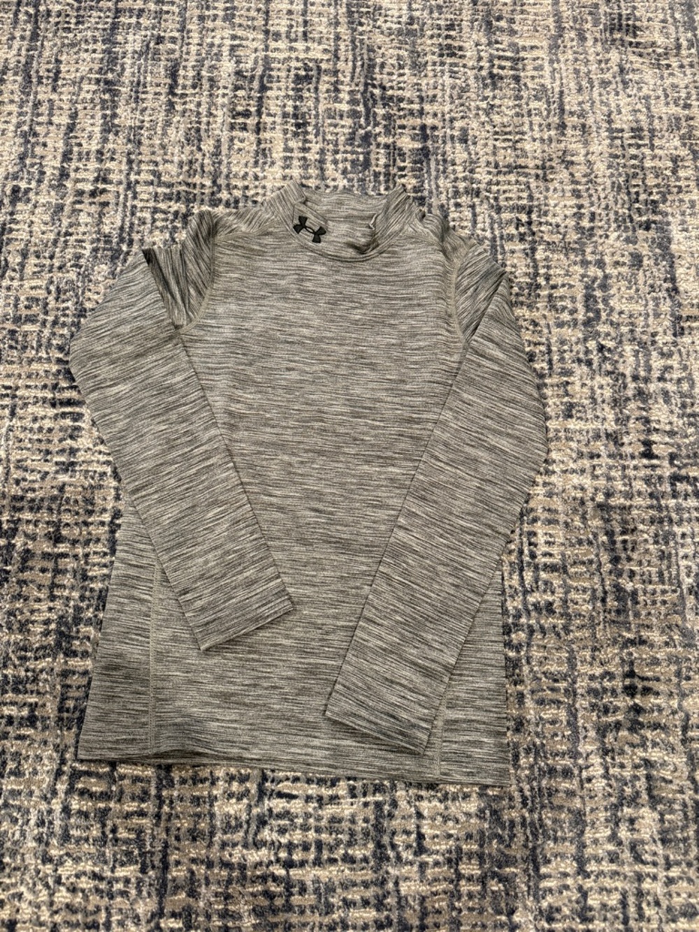 Under Armour Heather Gray Long Sleeve Athletic Top